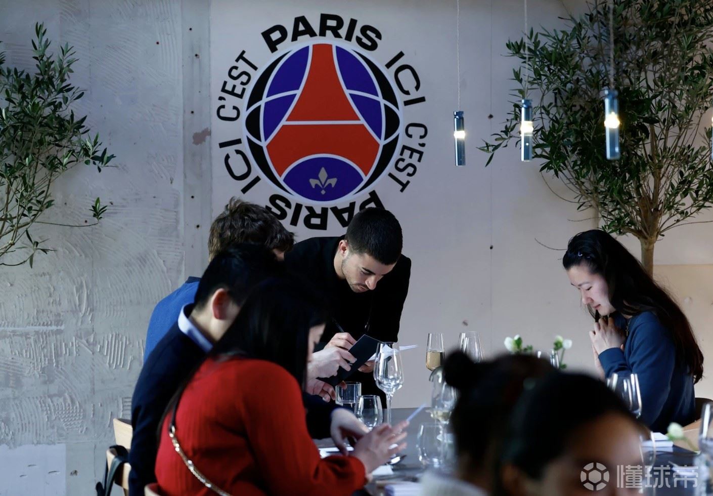 电讯报:大巴黎希望成为新一代球迷的“第二主队”