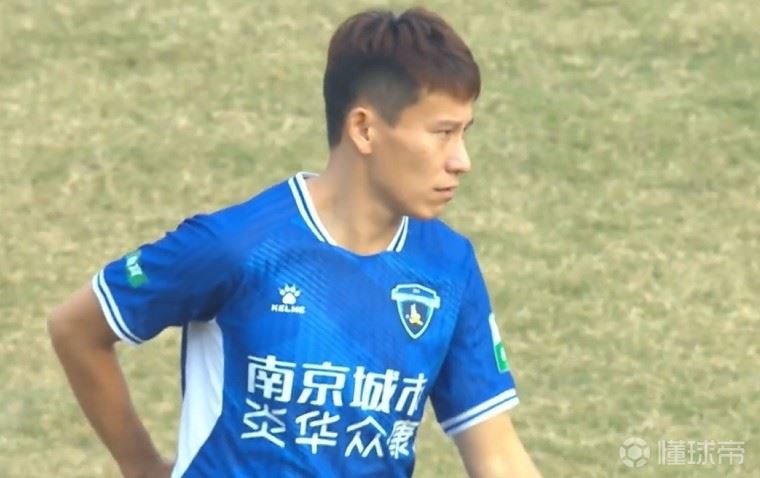 官方：南京城市与35岁中场胡人天完成续约
