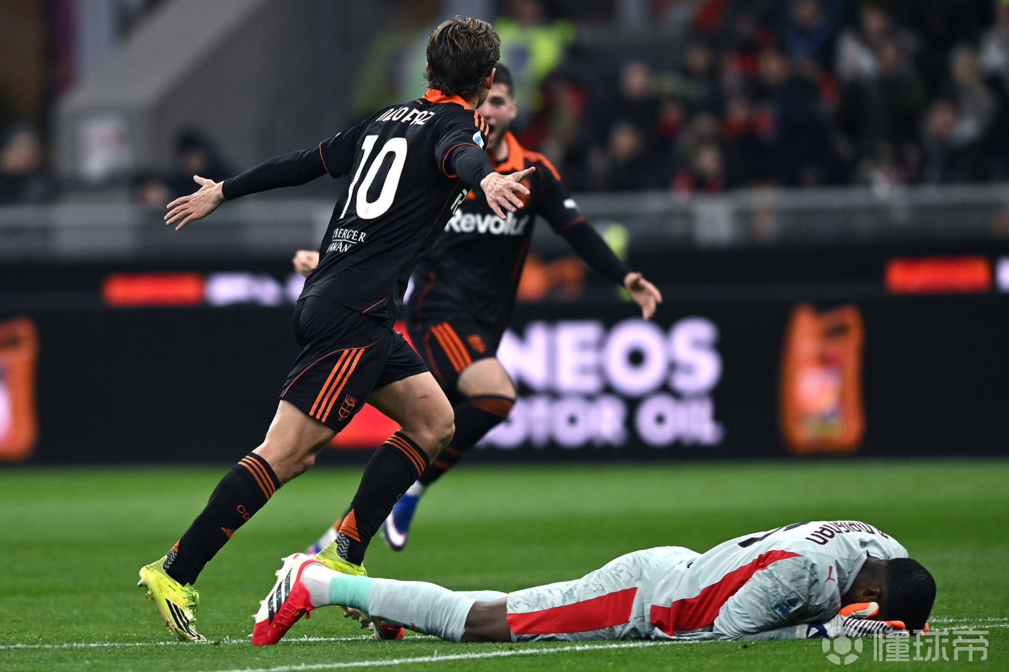 帕斯笑纳迈尼昂大礼，米兰本赛季首次被对手从禁区外破门
