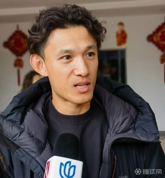 记者：王燊超肋骨骨折，目前还在静养康复阶段