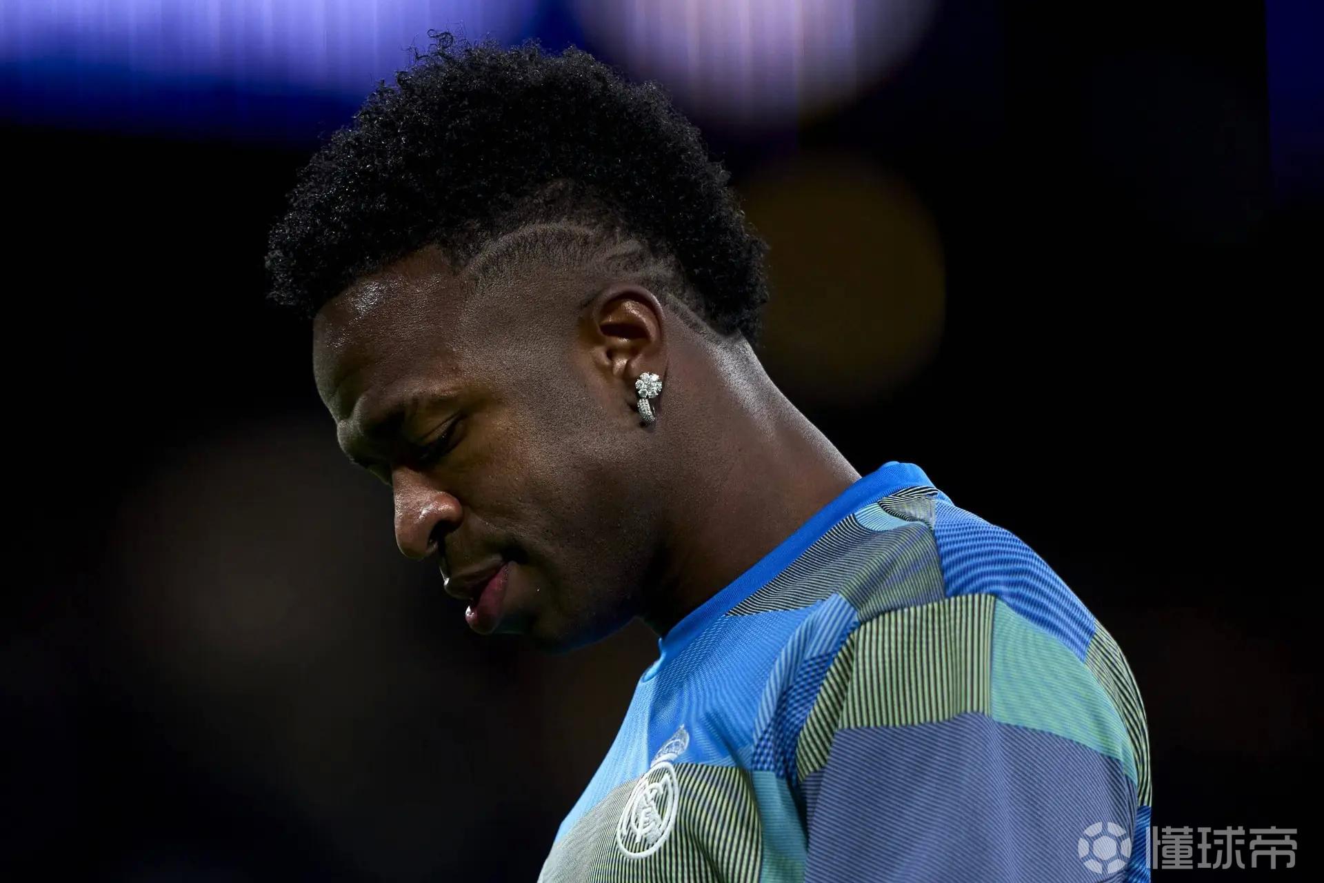 TA：据统计，自2021年10月维尼修斯已被10座球场种族歧视26次