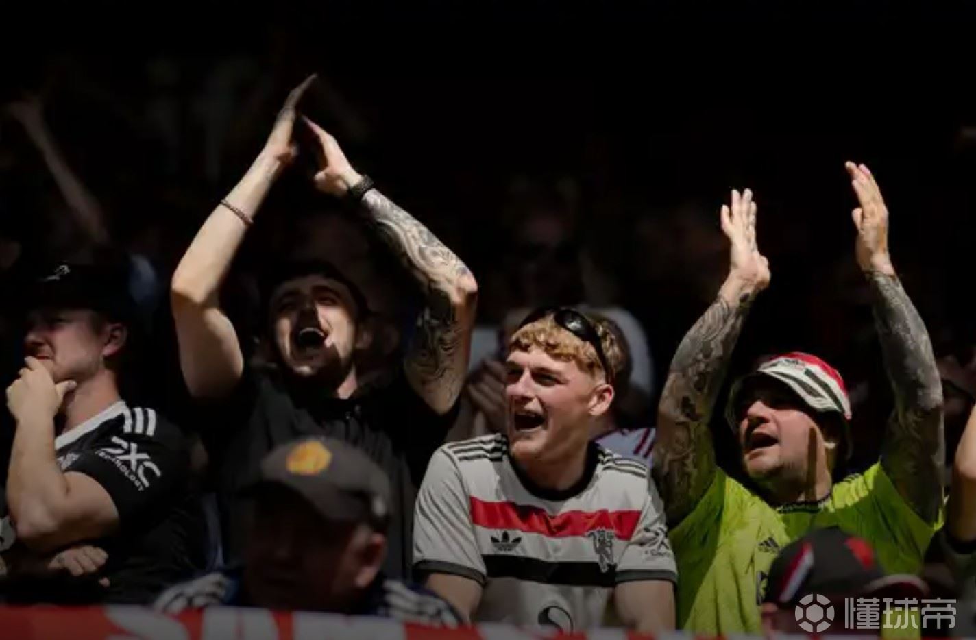 曼联官方：为从主场远征伯恩茅斯的球迷提供免费往返大巴服务