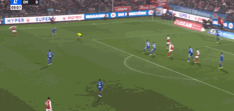 半场战报：马赛0-2布雷斯特，阿若克双响，马赛1射正