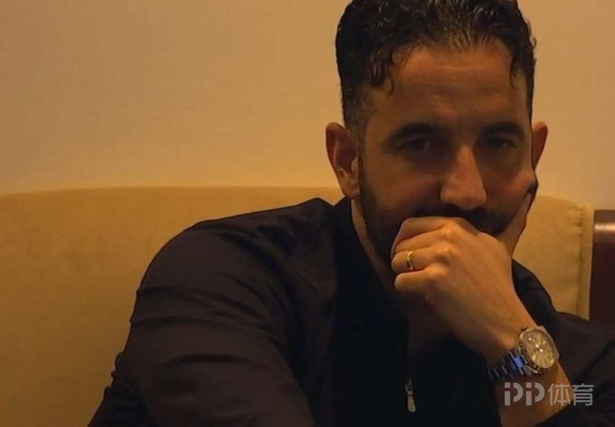 镜报：阿莫林下课后首次公开露面 现场观看阿尔卡拉斯比赛