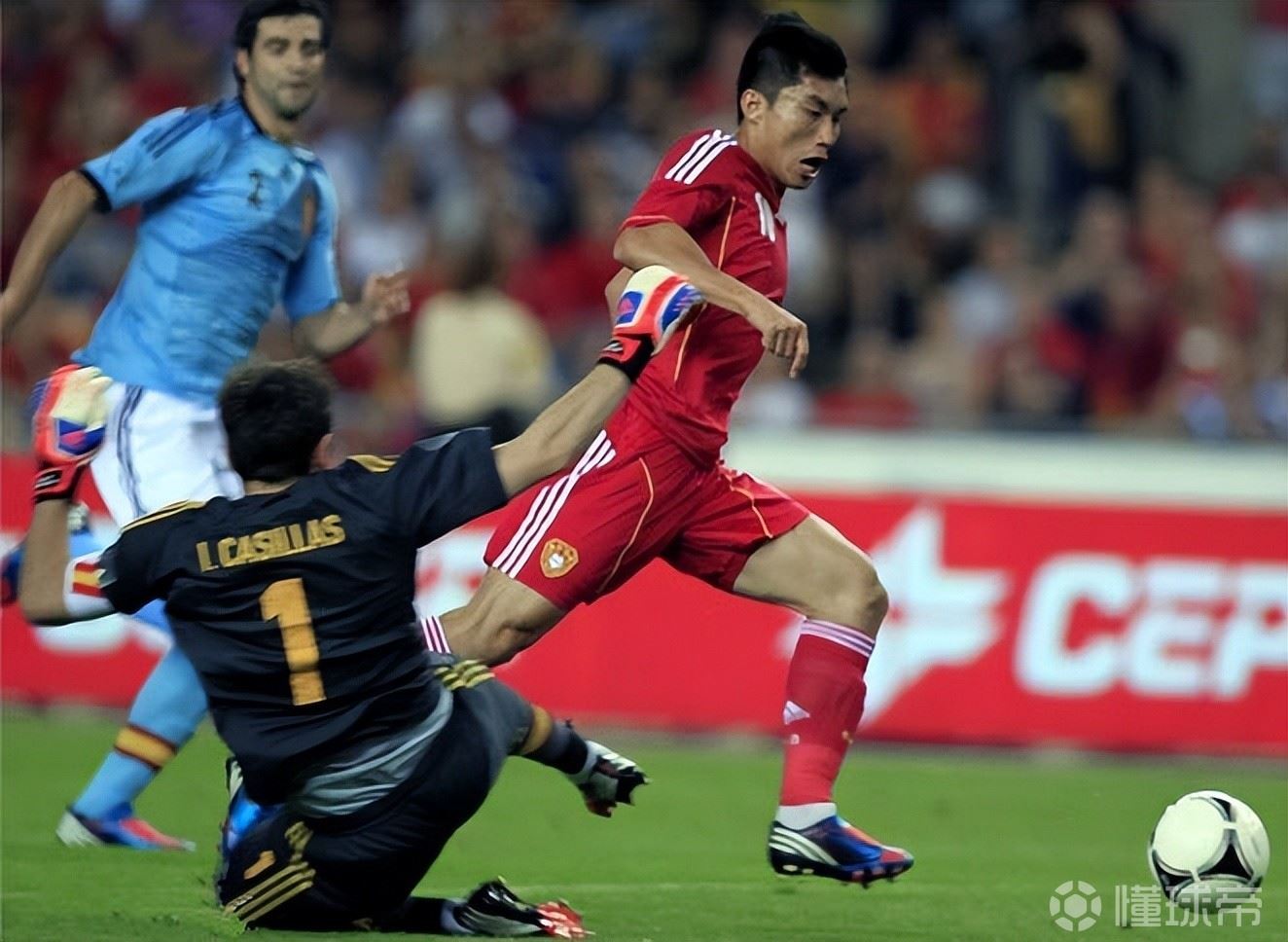 国足上次与西班牙队交手是在2012年，双方首发阵容你还记得吗？