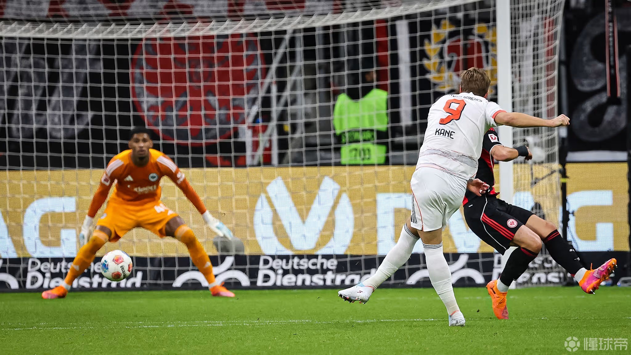 能否破41球纪录？凯恩德甲前22轮26球已追平莱万同期纪录