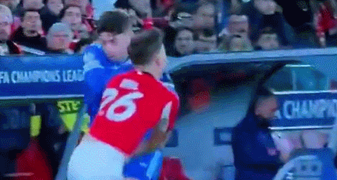 葡媒：本菲卡已就巴尔韦德击打达尔的行为向欧足联提出申诉