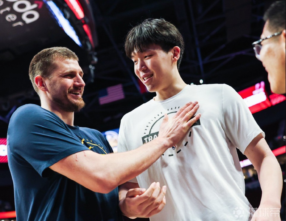 杨瀚森：我不是真亲约基奇是在表达尊重；他今天也两罚不中呢