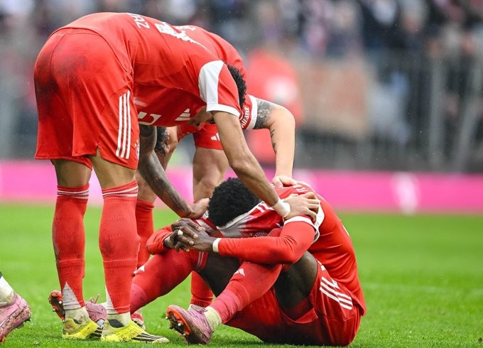 拜仁官方：阿方索-戴维斯肌肉纤维撕裂