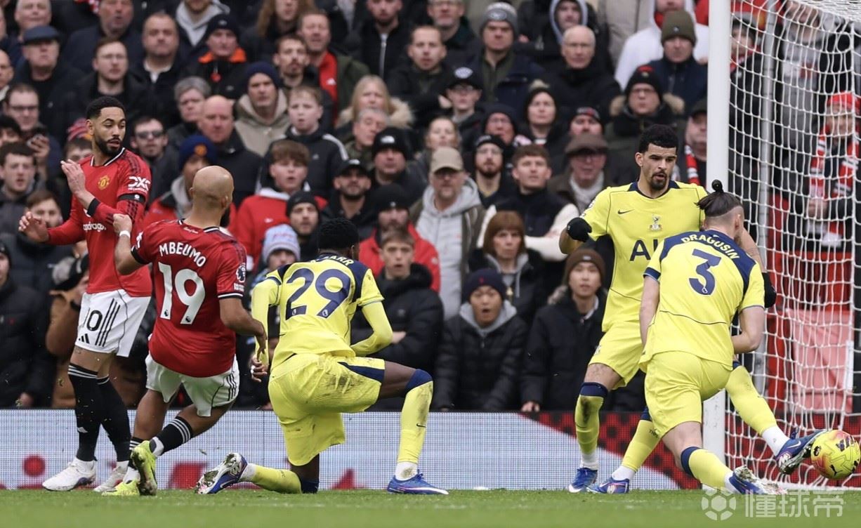 TA介绍曼联分析师团队：曾参与策划姆伯莫对热刺打进的定位球