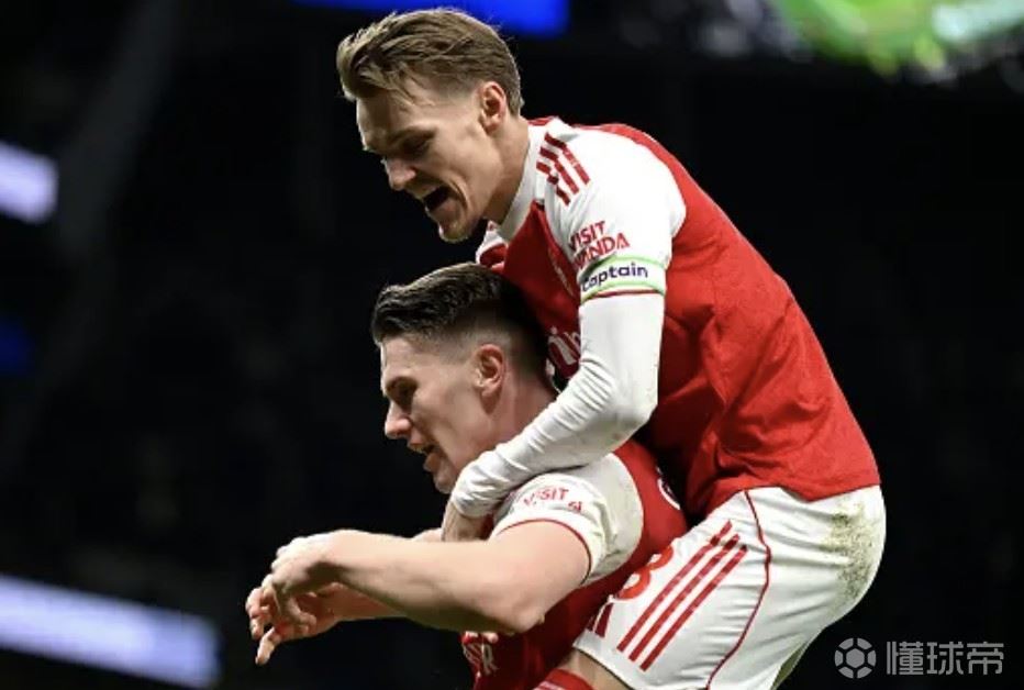 内维尔：哲凯赖什像攻城锤；热刺输给了实力明显更强的对手