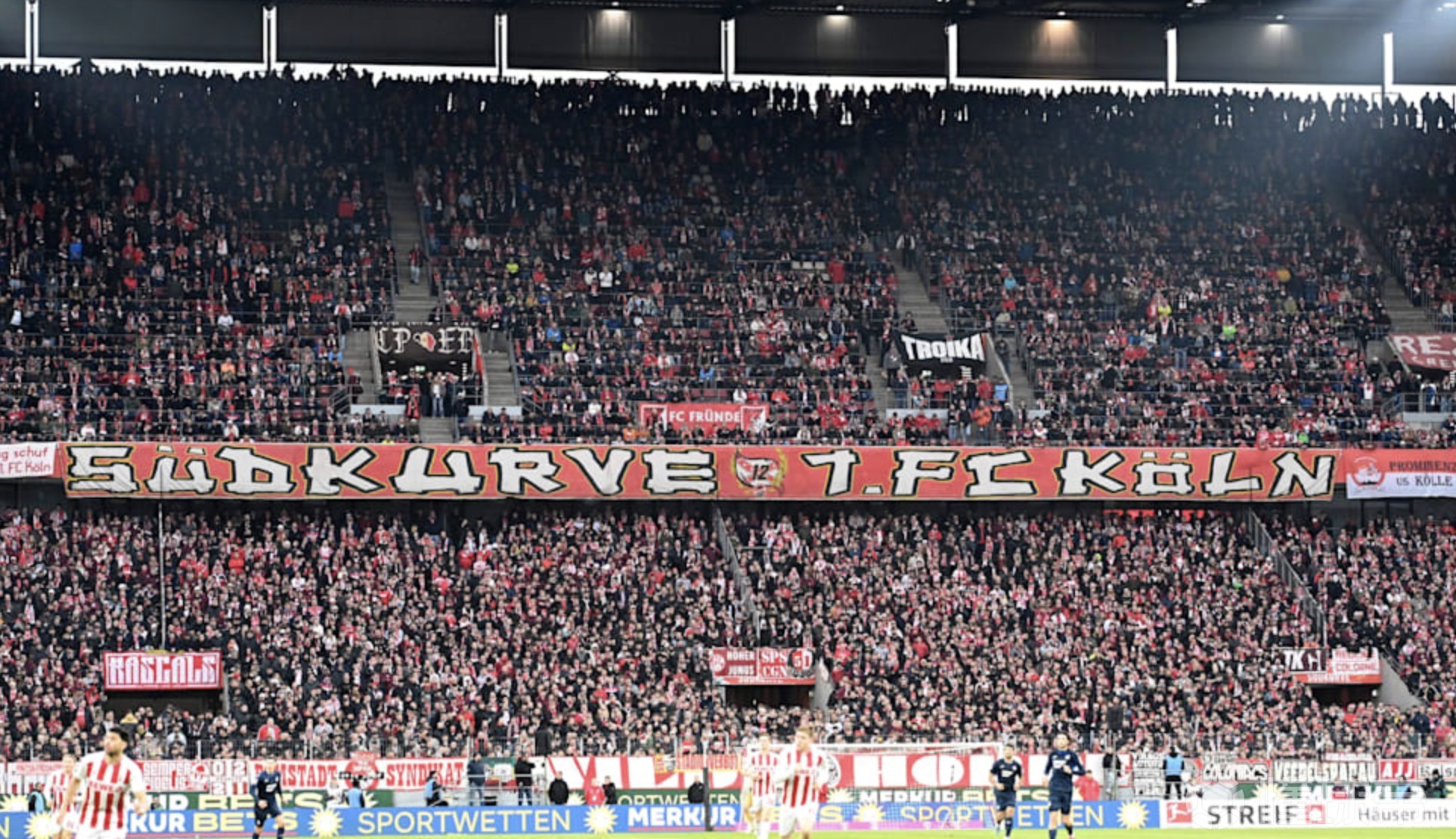 R.I.P.，科隆对阵霍芬海姆赛前在看台上摔倒的球迷已离世