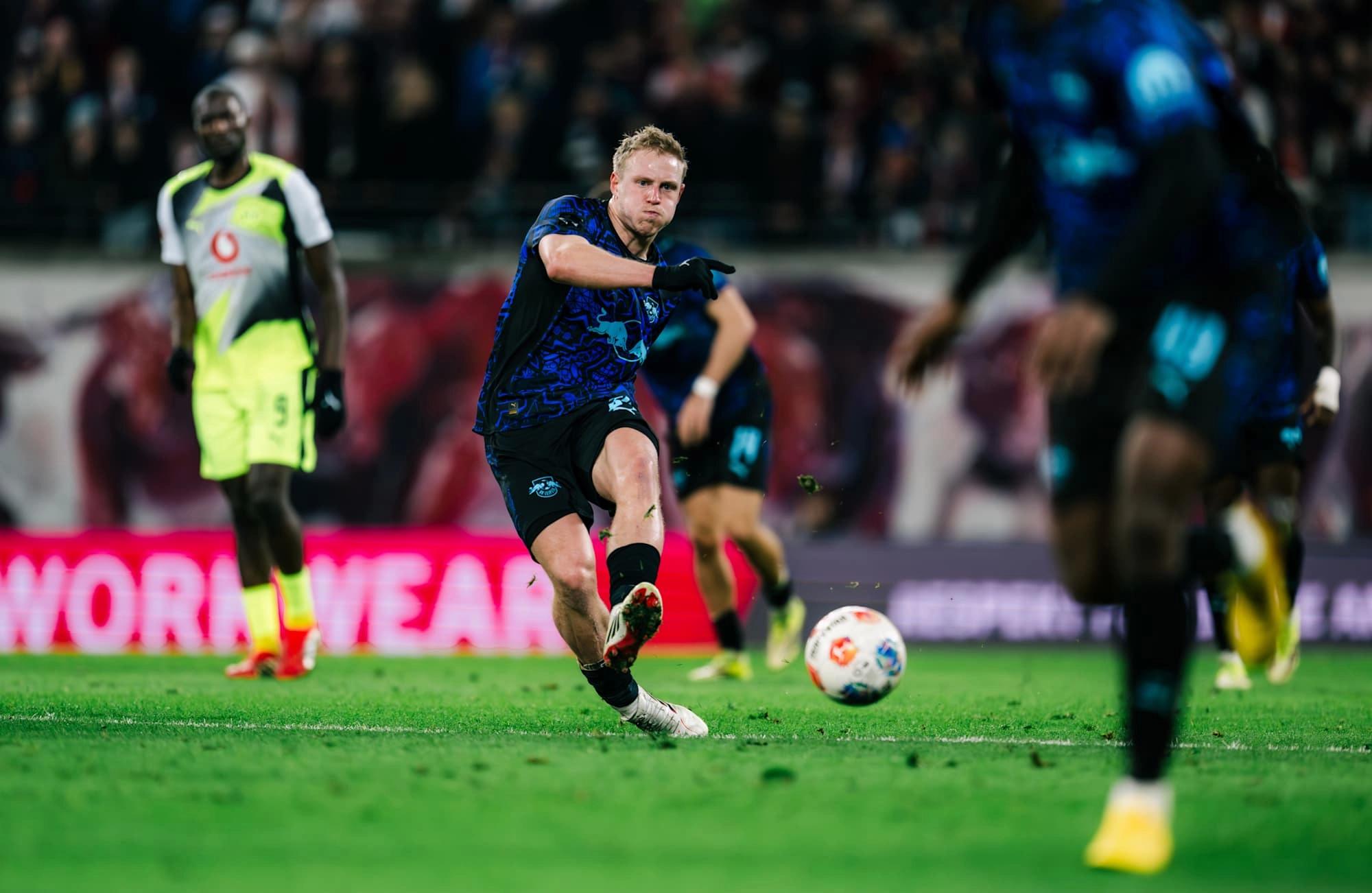 莱比锡官方：施拉格尔内收肌受伤，预计将缺席数周