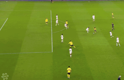 半场战报：利雅得胜利2-0哈森姆，C罗、科曼破门