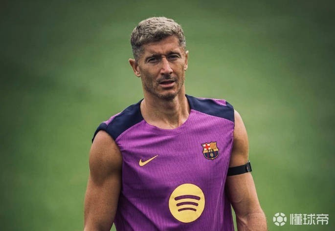 世体：尽管年长十岁，但莱万在防守方面的数据远胜姆巴佩