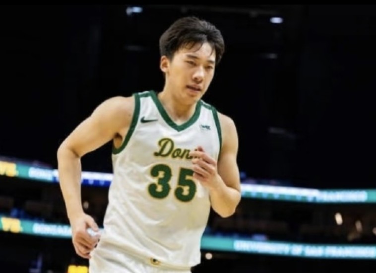 旧金山大学主帅：王俊杰需要适应吹罚尺度；我对赵维伦充满信心