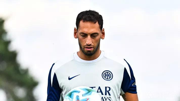 意媒：恰尔汗奥卢右腿内收肌疲劳尚未恢复，无法出战博德闪耀