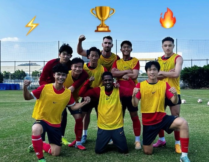 长春亚泰中场木扎帕尔晒照，原陕西联合外援赖纳到队