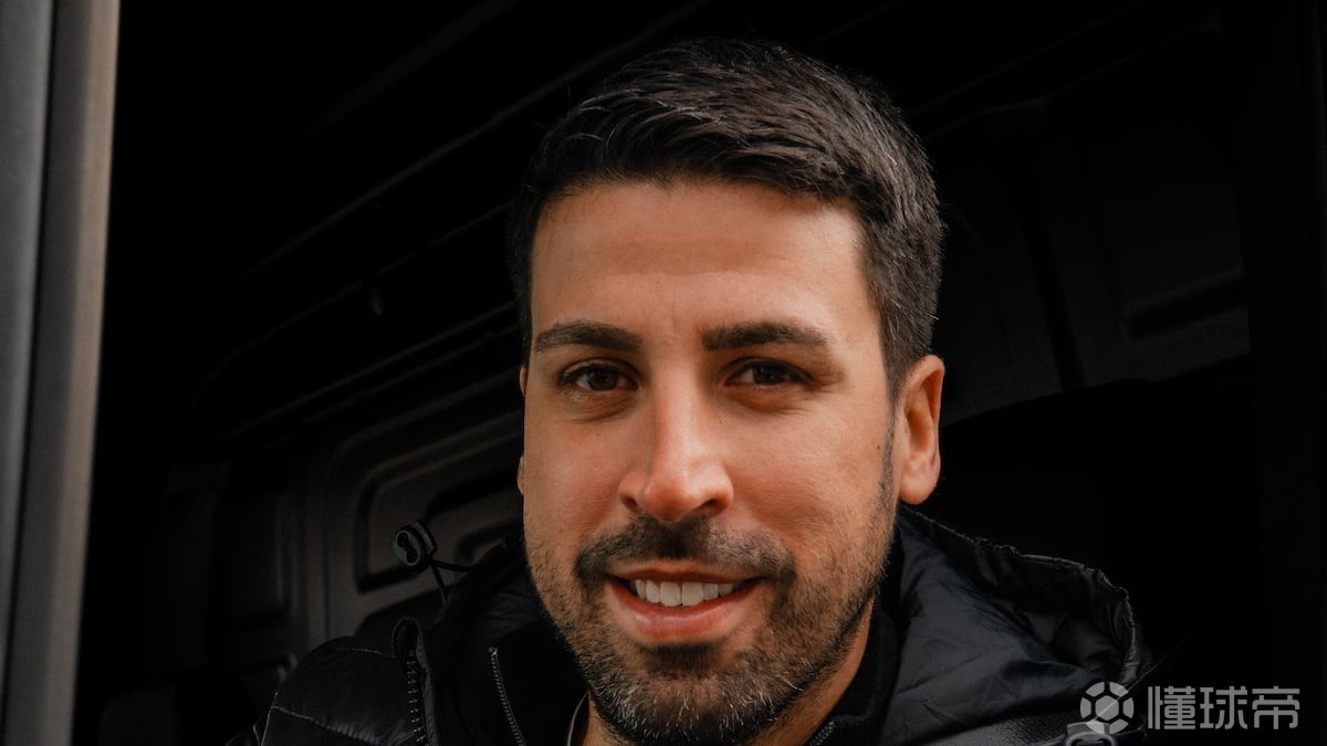 赫迪拉：维尼修斯要意识到他是孩子们的榜样，像梅西C罗一样