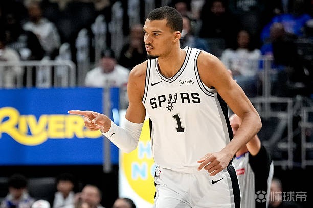 窒息防守，文班亚马登场35分半砍21分17板4助6帽