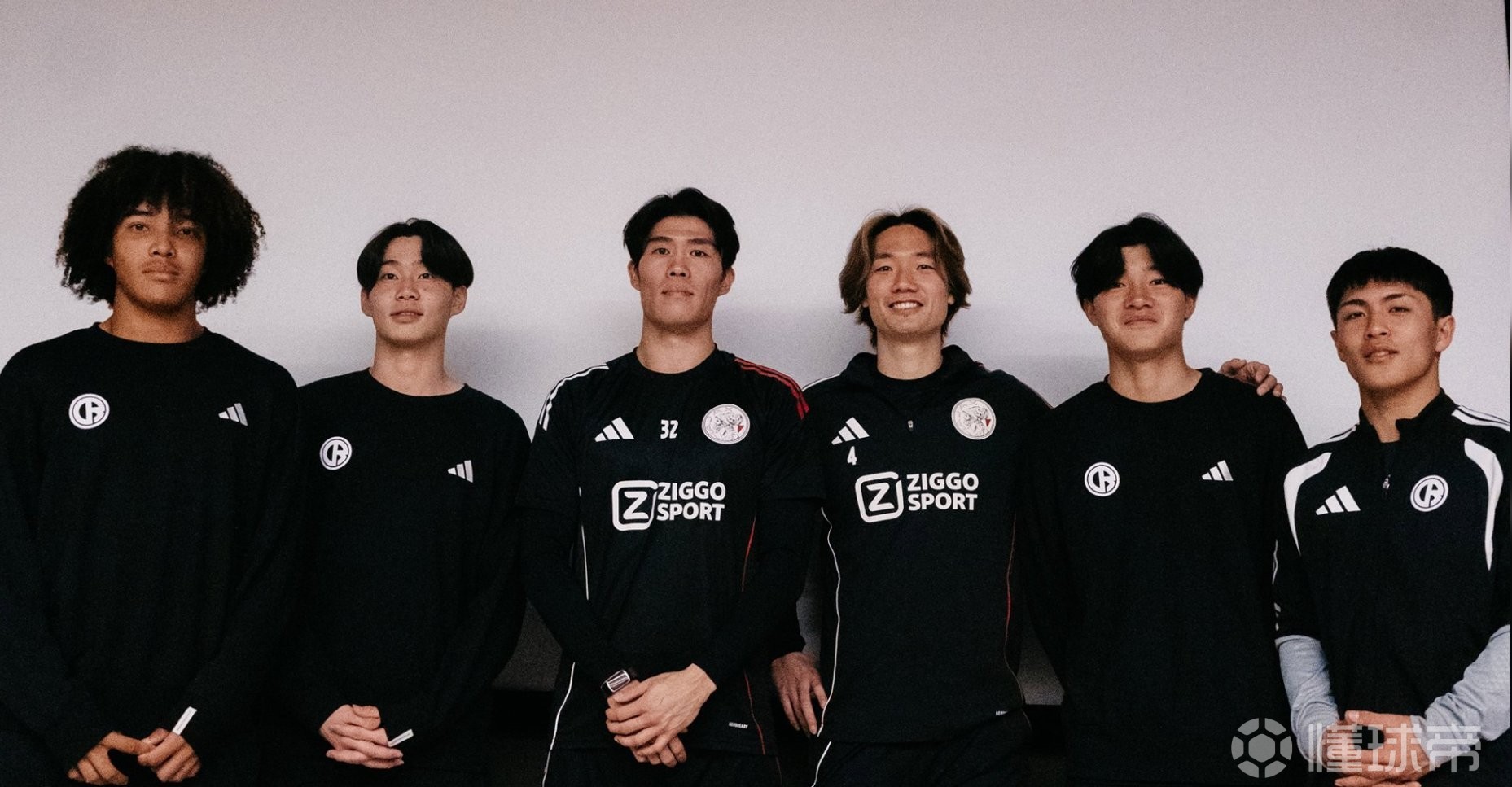 四名日本U17国脚在阿贾克斯试训，并与富安健洋、板仓滉合影