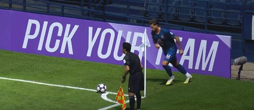 半场：申花0-2武里南联，拉唐两分钟两黄被罚下，米内罗伤退