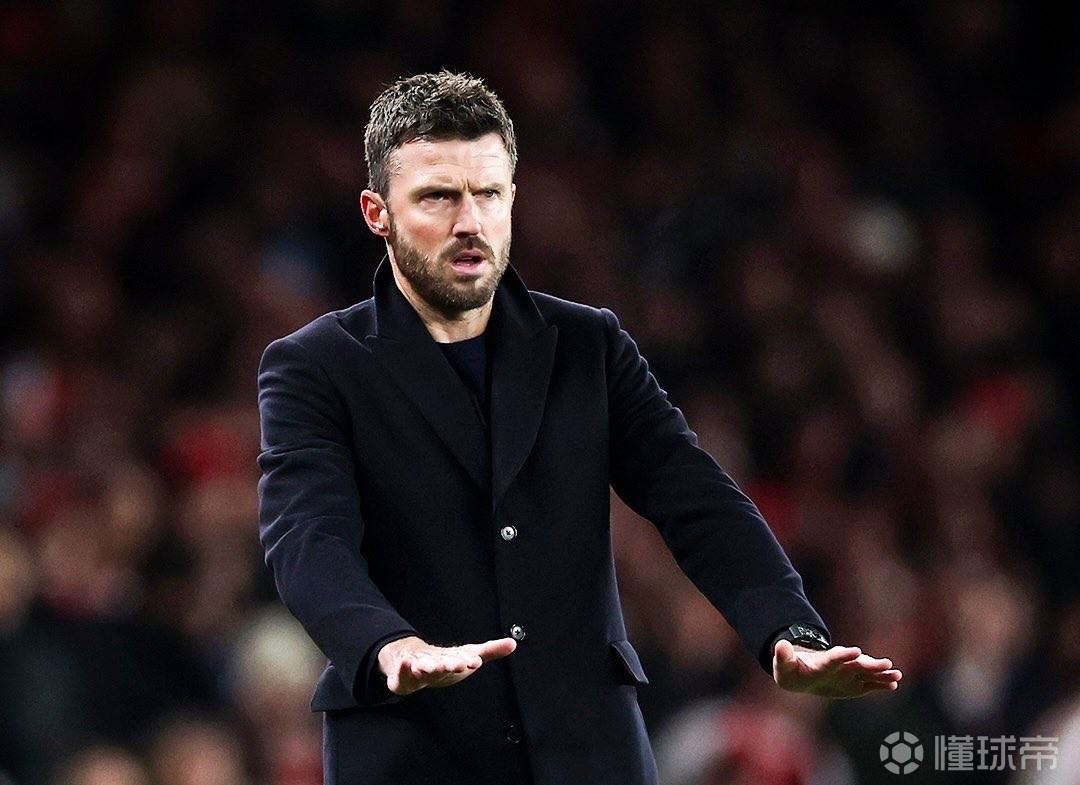 内维尔：曼联现在就必须去寻找其他主帅，无法预知未来战绩