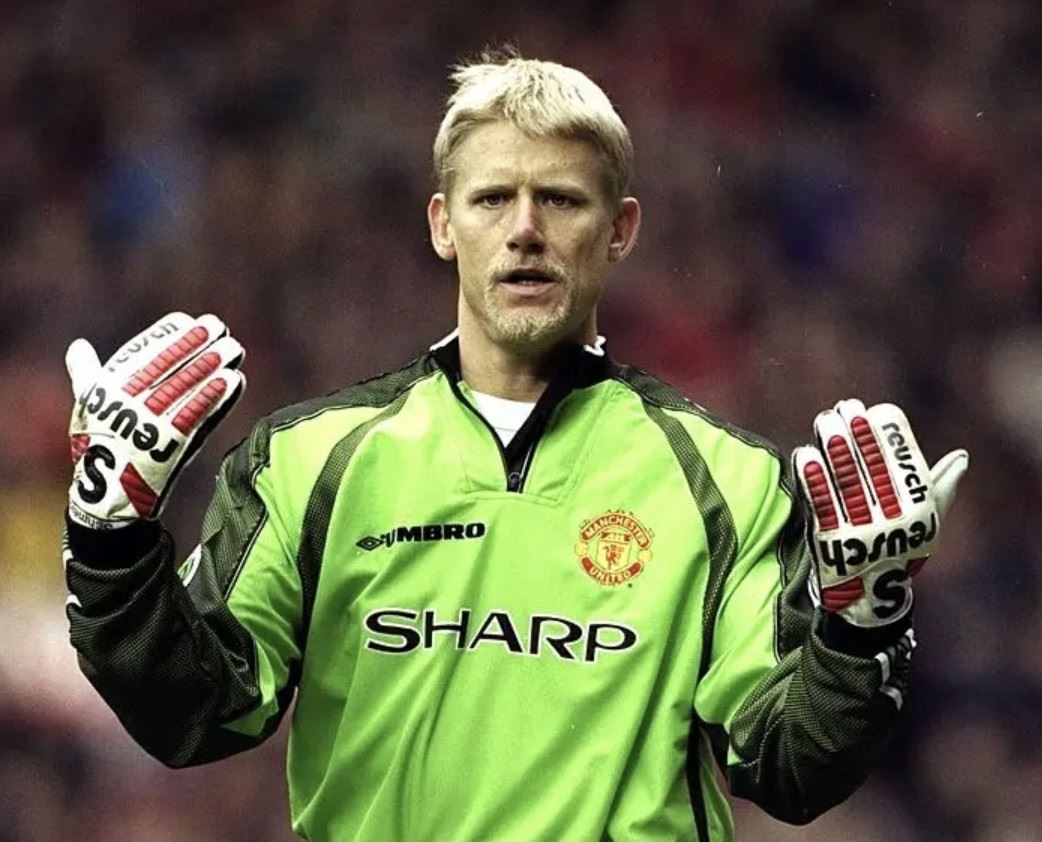 内维尔评英超十大门将：舒梅切尔居首，希曼、范德萨并列第二