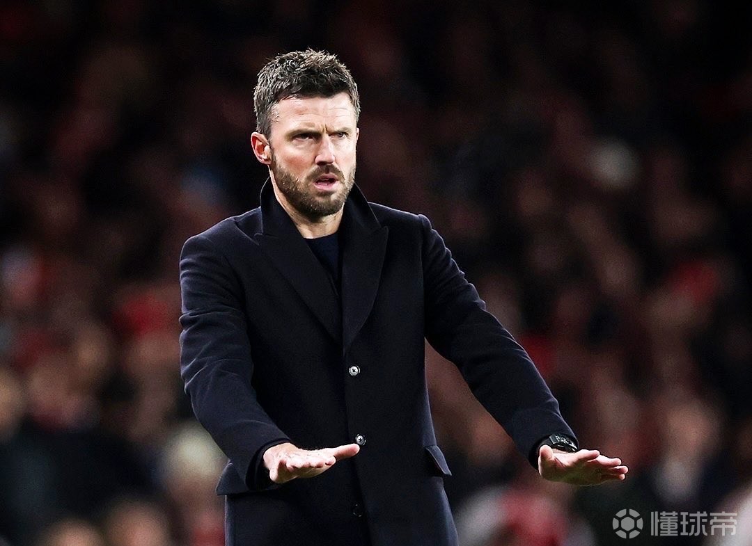 内维尔：曼联现在就必须去寻找其他主帅，无法预知未来战绩