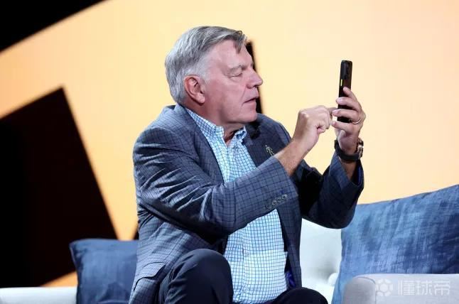 阿勒代斯：北伦敦德比裁判判罚不公，加布里埃尔假摔应给黄牌