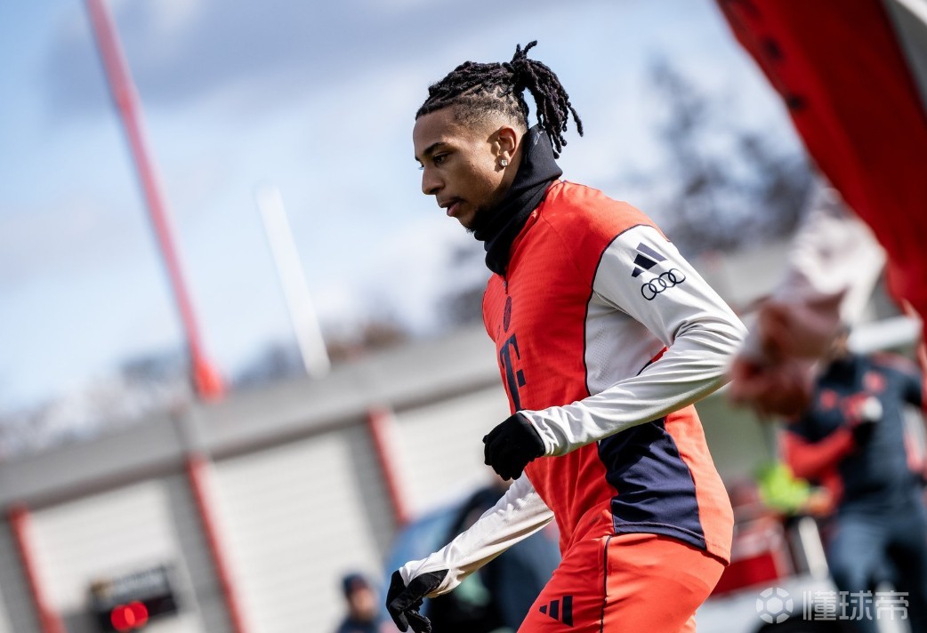 记者：奥利塞与帕夫洛维奇因轮休缺席了拜仁今日训练