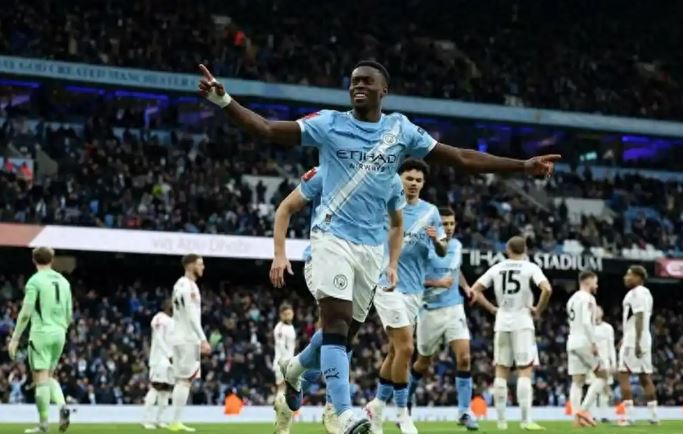 冬窗引援见真章！五笔签约已迅速融入球队