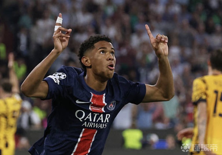 巴黎人报：大巴黎向马尤卢提出三份续约方案，均被球员拒绝