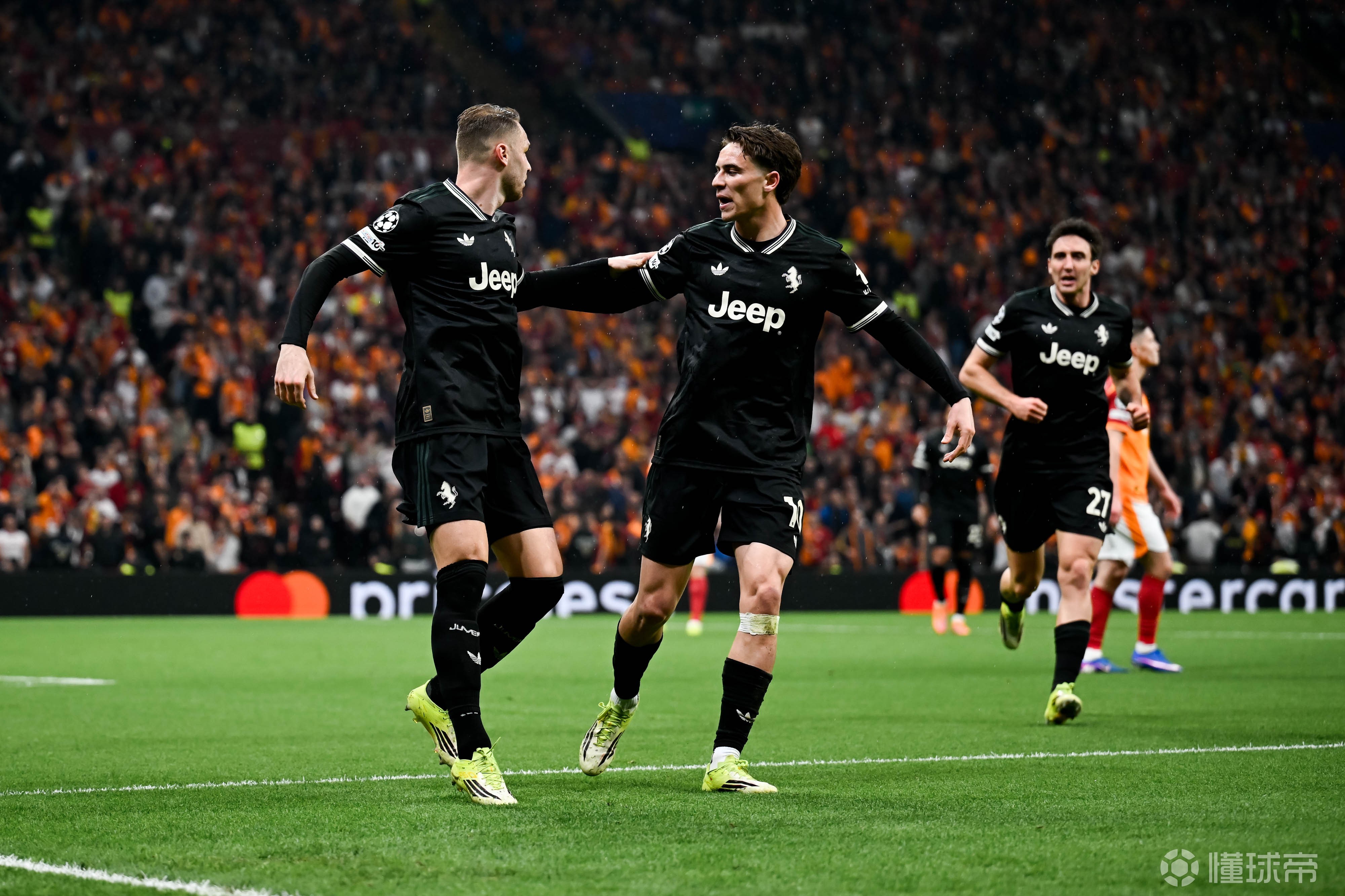 自2024年3月以来，库普梅纳斯首次单场打进两球