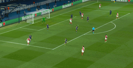 第45分钟，阿克利乌什迎球推射破门，摩纳哥1-0！总比分3-3！