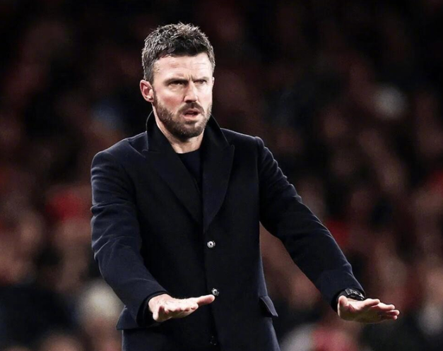 曼联的艰难抉择，卡里克该不该转正？