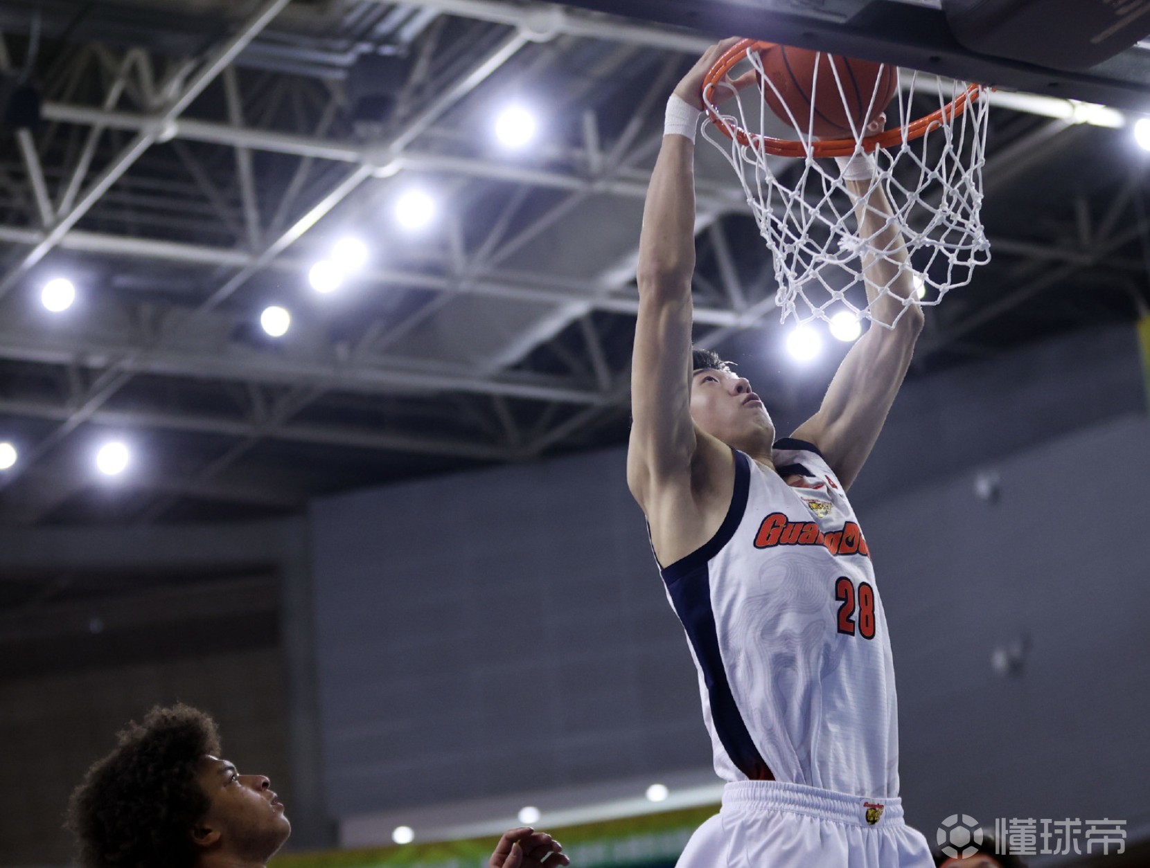 媒体人：广东宏远正在寻找护框型大外援