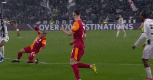 第37分钟，图拉姆造点，洛卡特利点射命中，尤文1-0加拉塔萨雷