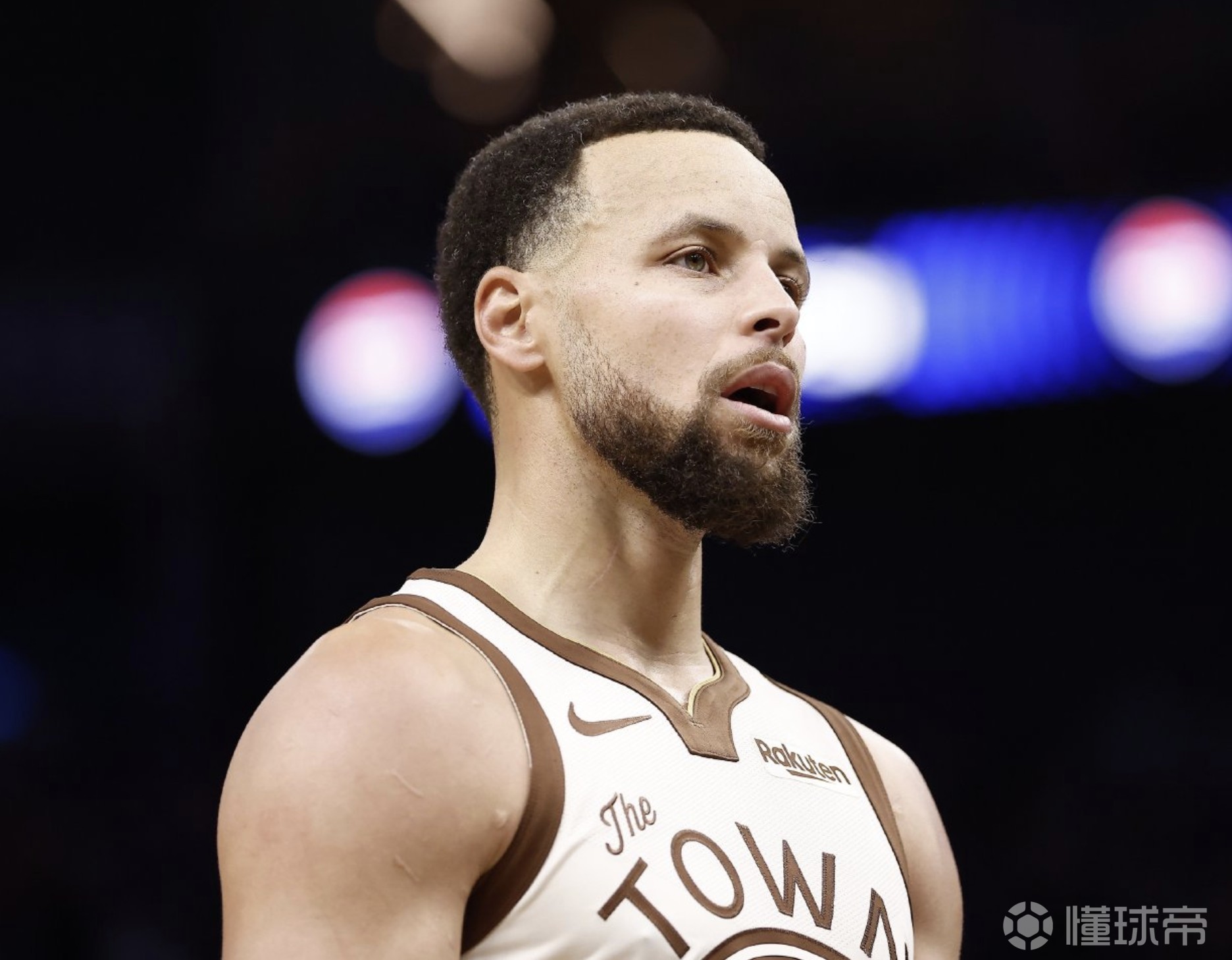 无缘本赛季奖项评选，库里将在10天后再次接受右膝伤势评估