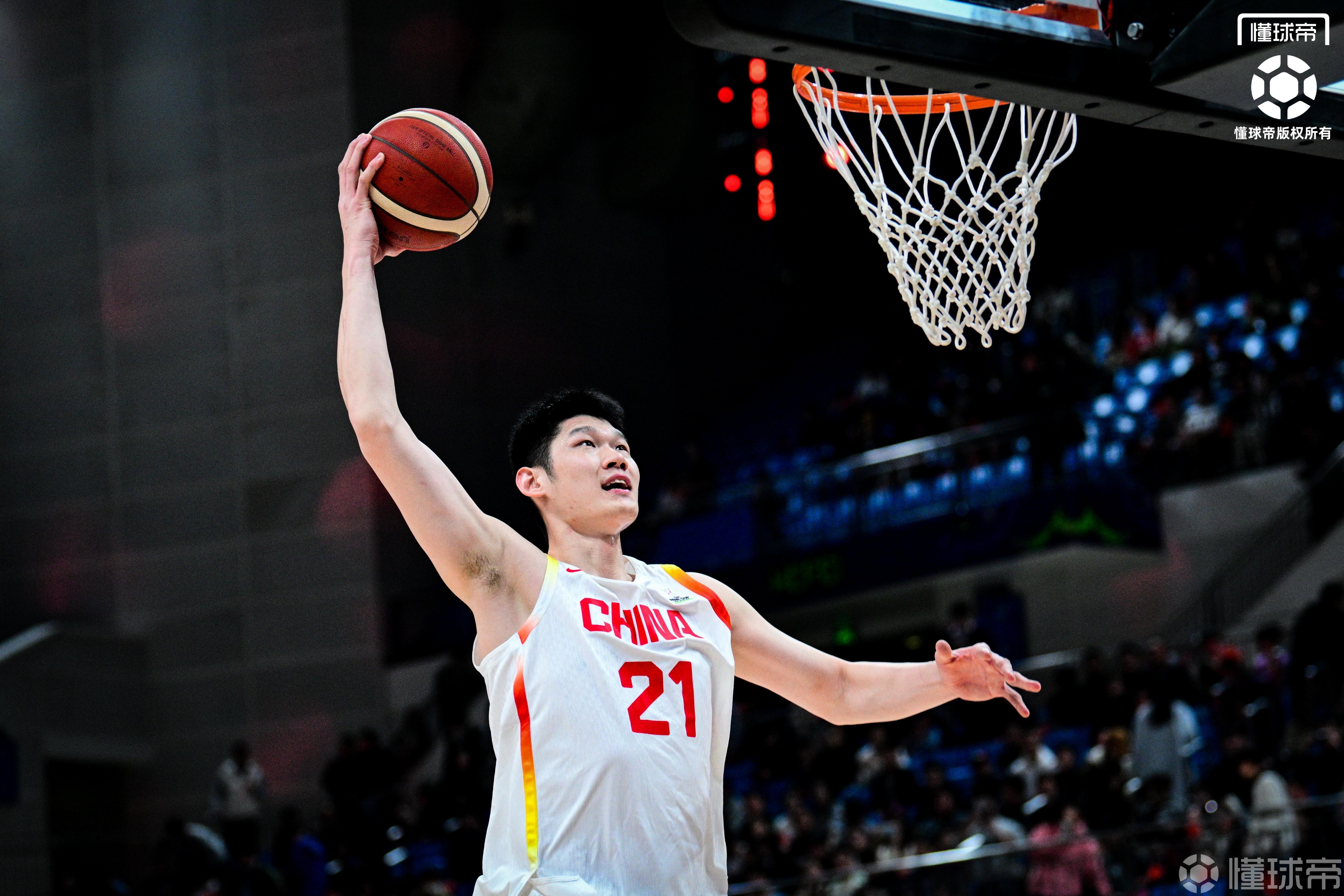 夯爆了！胡金秋全场10投9中，砍下20+12大号两双