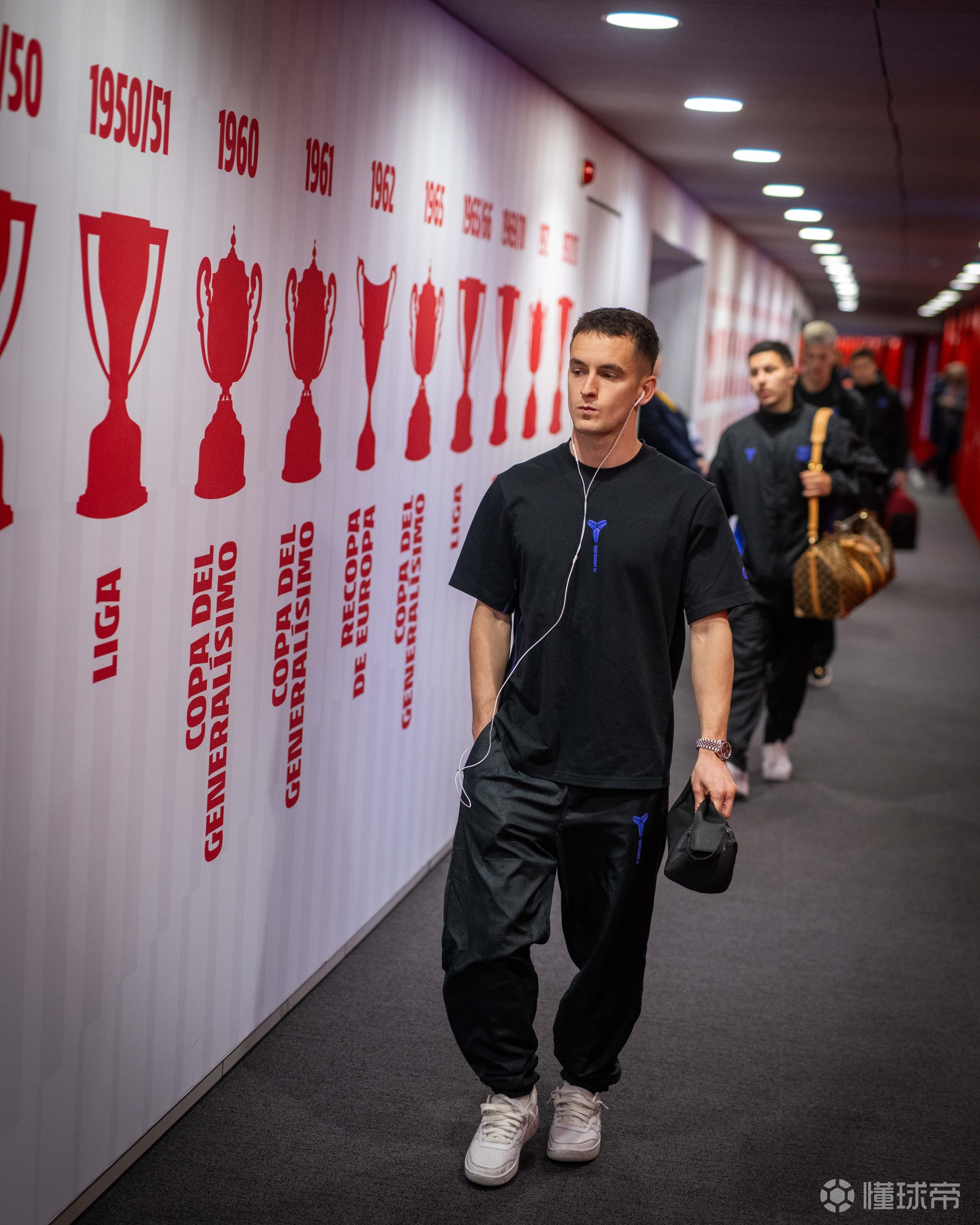 斯基拉：卡萨多即将与巴萨续约至2030年，他收到多份海外报价