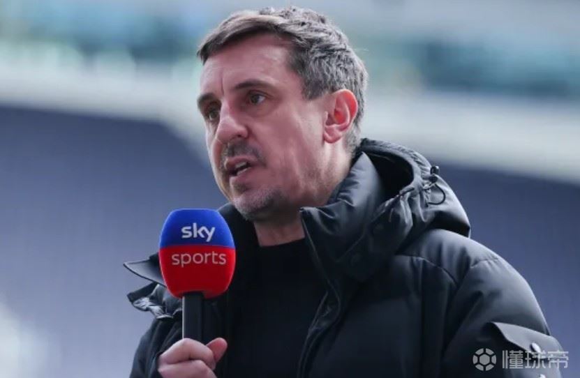 内维尔被枪迷骂，赖特：我必须维护他，他是希望看到争冠悬念