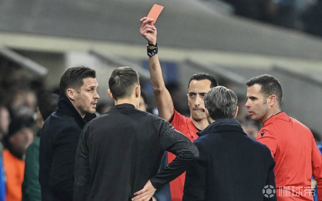 凯尔：没注意到施洛特贝克被罚下的原因，很惊讶裁判出示红牌