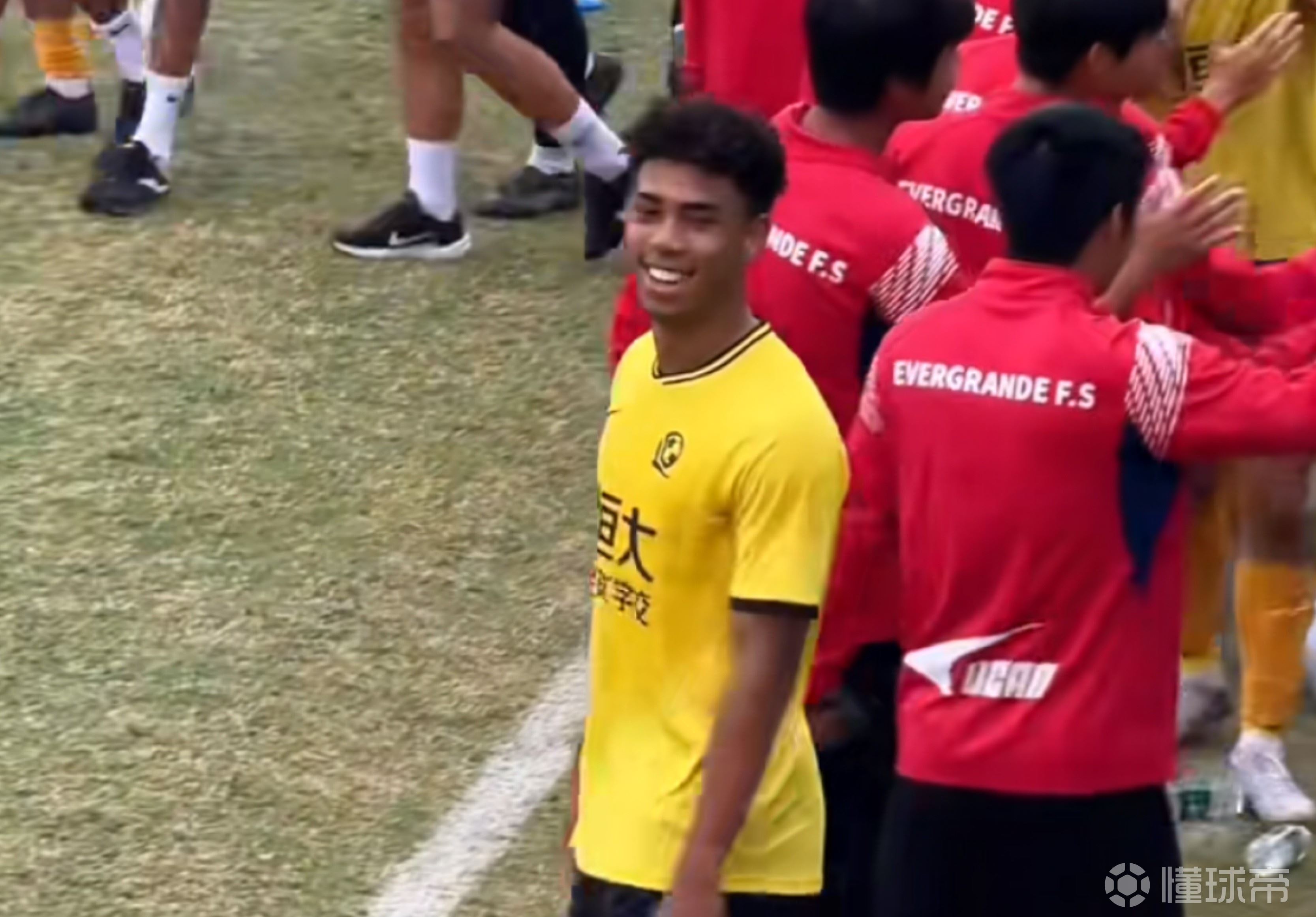 母亲确认：恒大足校17岁后卫张洪福将加盟辽宁铁人