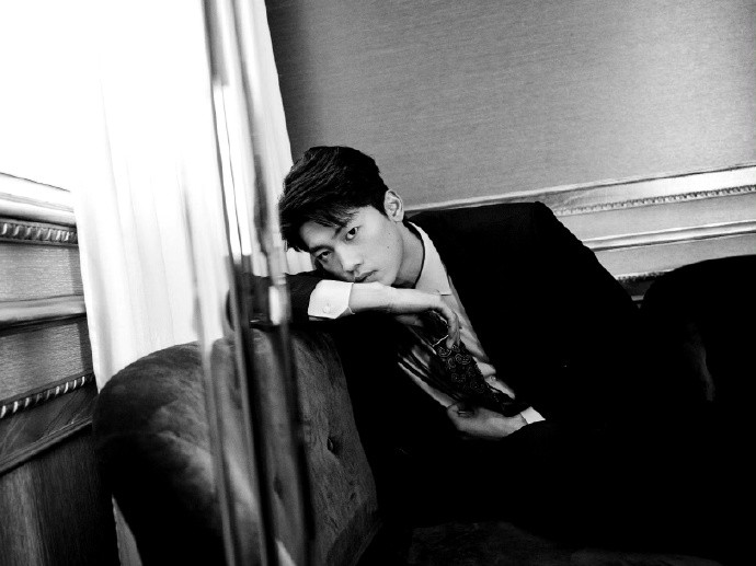 从泳池到秀场，奥运冠军汪顺亮相米兰时装周