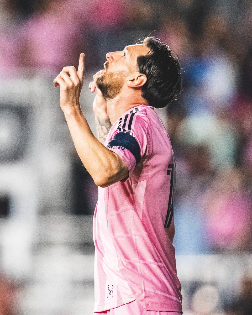 梅西点球制胜！迈阿密国际友谊赛险胜，苏亚雷斯造点，球迷冲场