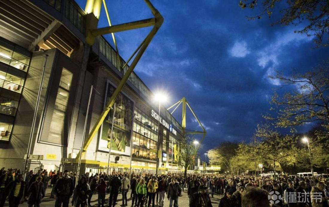 罢工致公共交通停运，多特建议球迷骑车或者走路前往球场观战