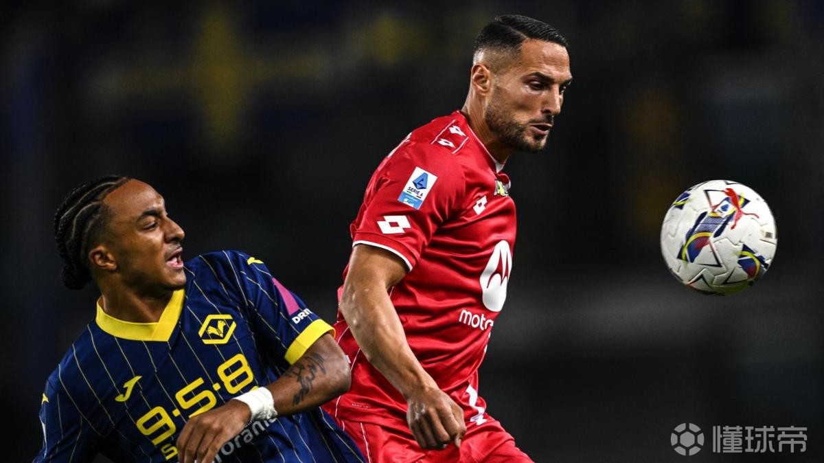 丹布：我被困在迪拜一处楼梯间，三架无人机几乎在头顶上爆炸