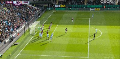 半场战报：布伦特福德3-1伯恩利，达姆斯高传射，伊戈尔破门