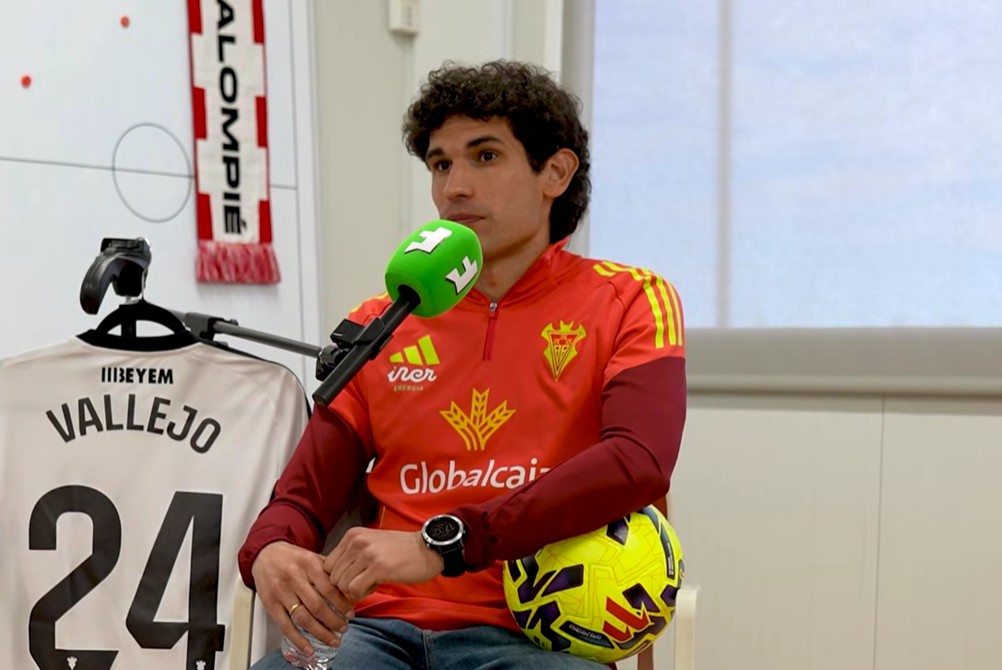 巴列霍：我越拼命练身体就越拉胯；莱万的鬼魅跑位让后卫崩溃